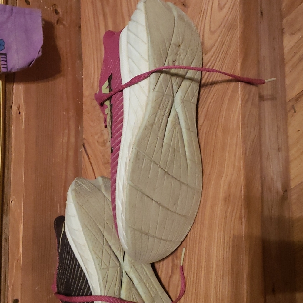 Hoka Carbon X Size 9B - Picture 2 of 5